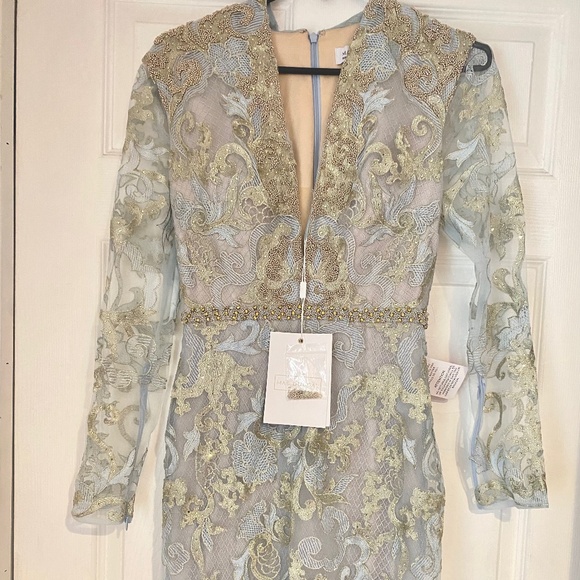 Mac Duggal LONG SLEEVE APPLIQUE V-NECK GOWN size 4 style 11165 - Picture 3 of 7